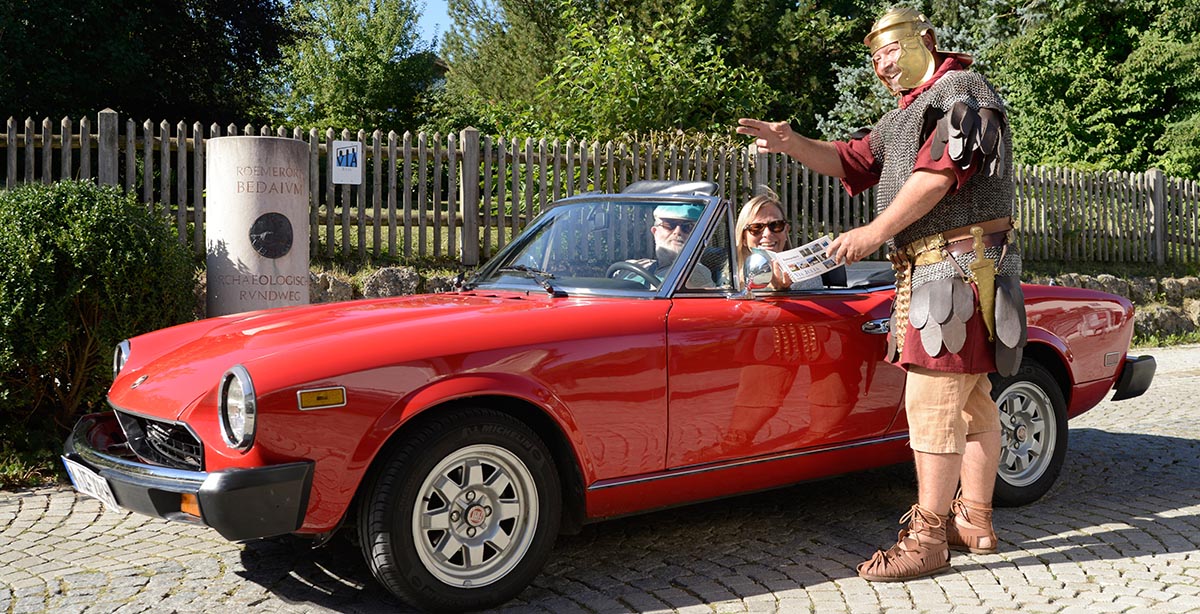 Römer mit Oldtimer in Seebruck